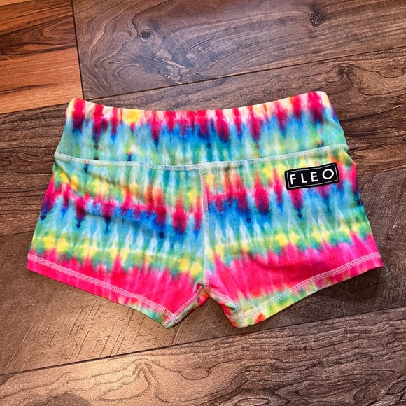 Fleo Workout Shorts - Picture 2 of 3